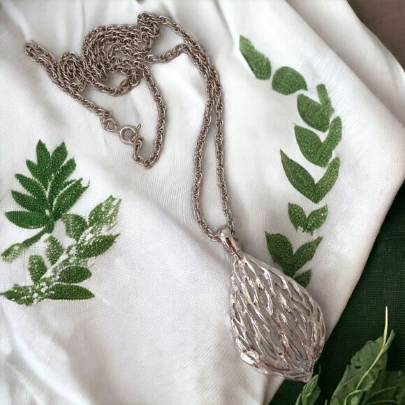 Modernist Necklace Open Work Teardrop Pendant Chunky Silver Tone Diamond Cut - Picture 10 of 16